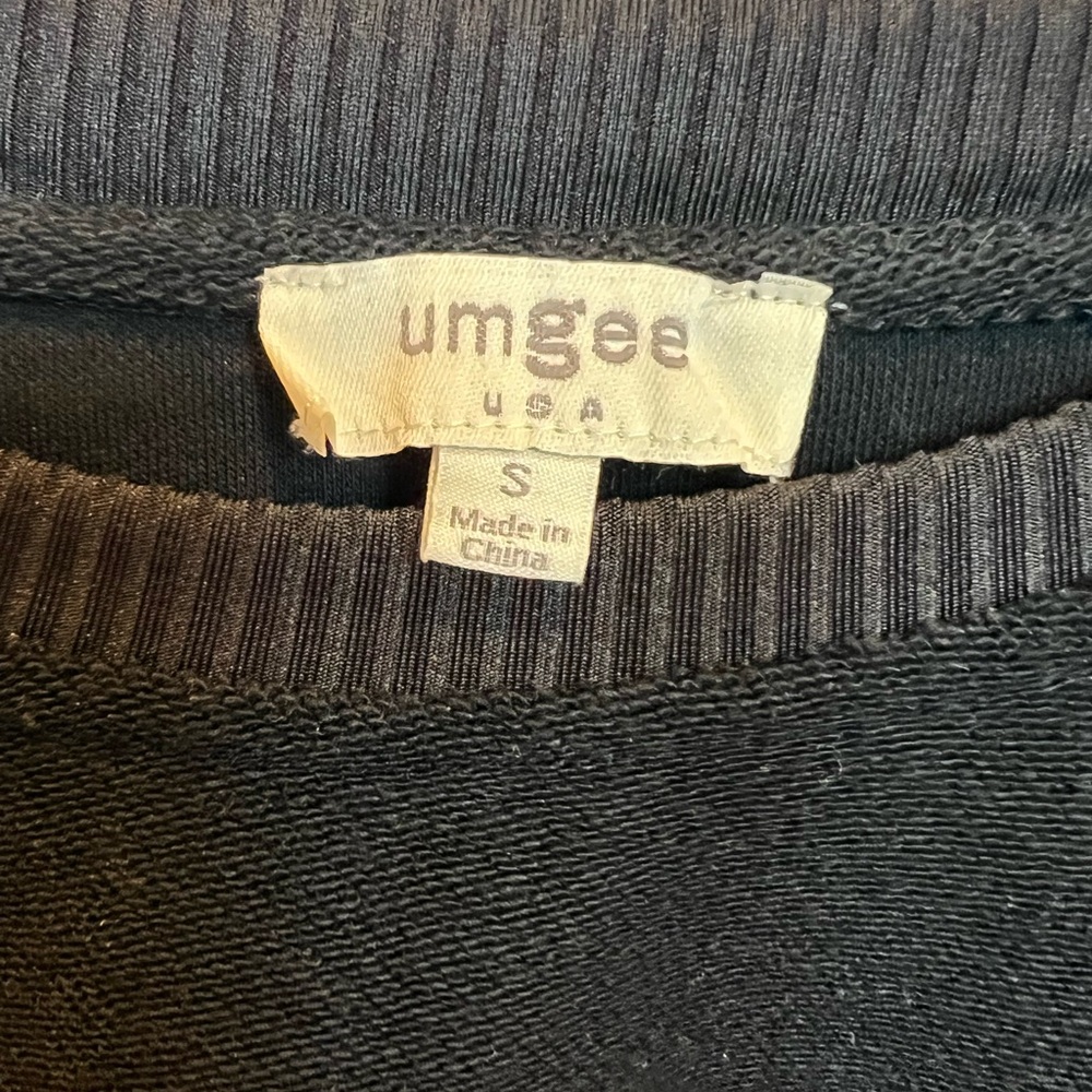 Umgee Black sweater/Colorful Crochet granny square Sleeves - Picture 6 of 10